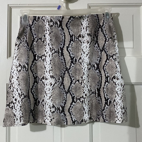 H&M Snake Skin Print Mini Skirt - Picture 3 of 8